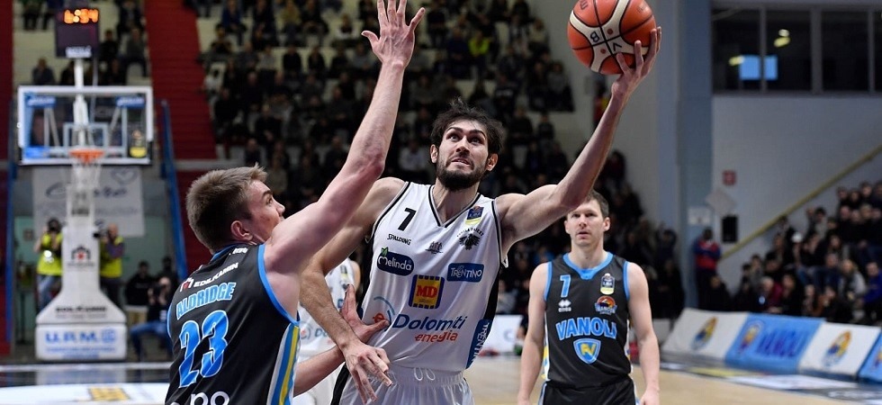 Foto di Daniele Montigiani La Dolomiti Energia sbanca Cremona e ritorna a vincere dopo due ko